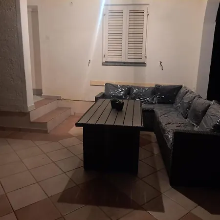 アパート Ana Tribalj