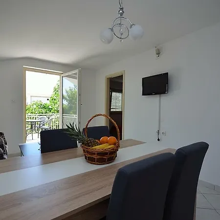 Ana Apartment *