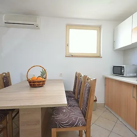 Ana * Tribunj (Sibenik-Knin)